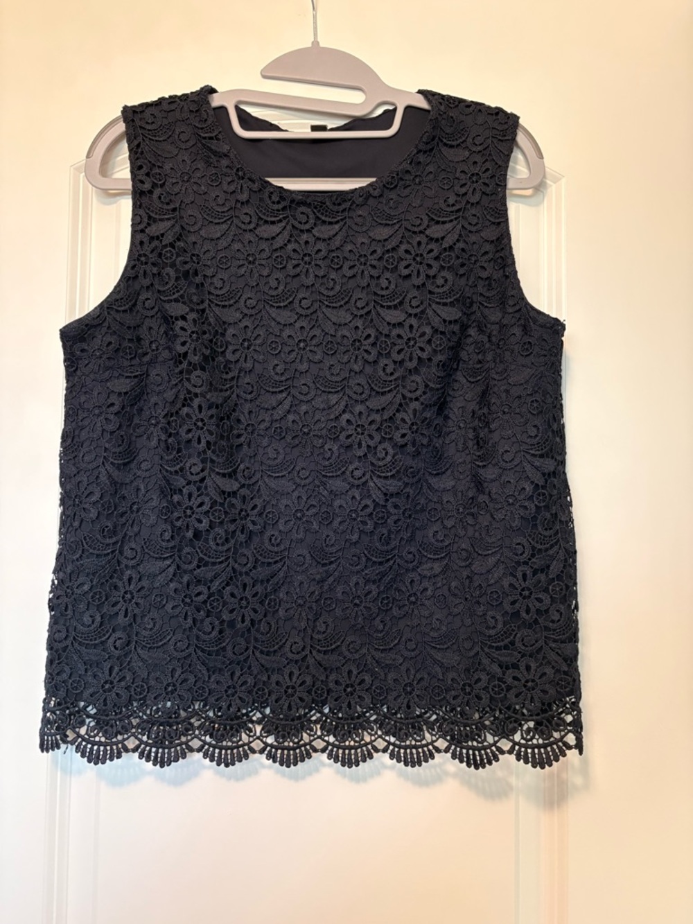 Uniqlo Navy Floral Lace Sleeveless Top Sz M